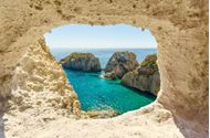 Immagine di 2025 | 25 Aprile e 1° Maggio | Ponza e Palmarola | Crociera in catamarano a vela | cabin charter | 