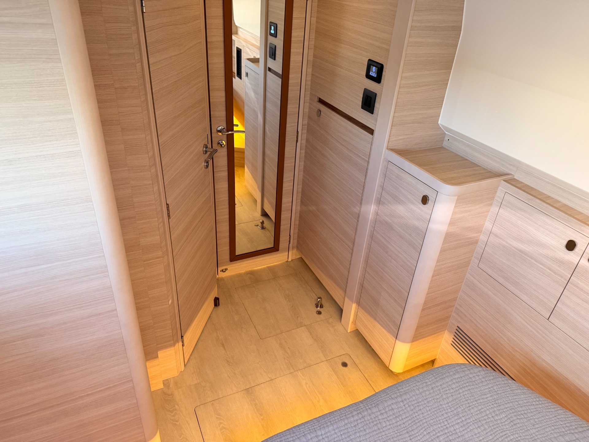 Aquila 45 Sail — corridoio cabine