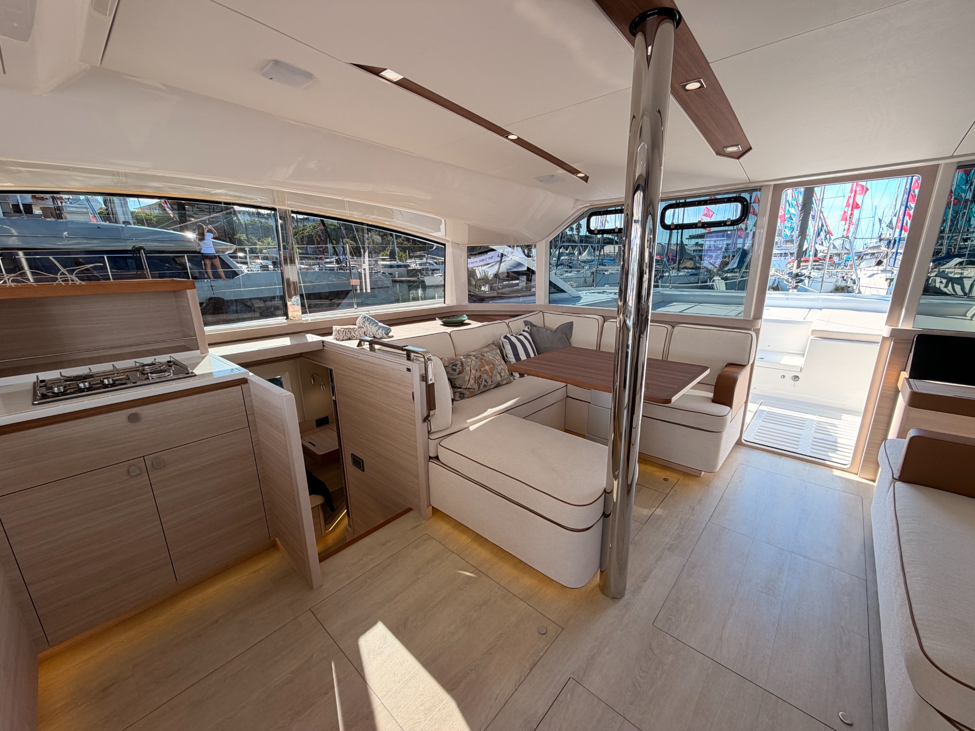 Aquila 45 Sail — salone e cucina vista I