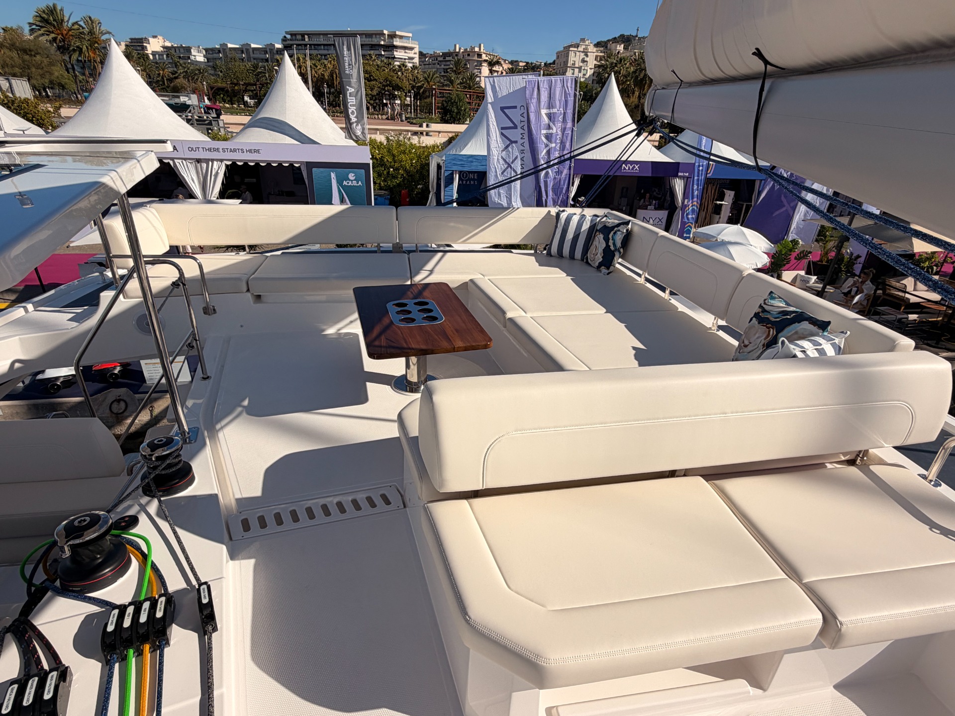 Aquila 45 Sail — flybridge e postazione di comando
