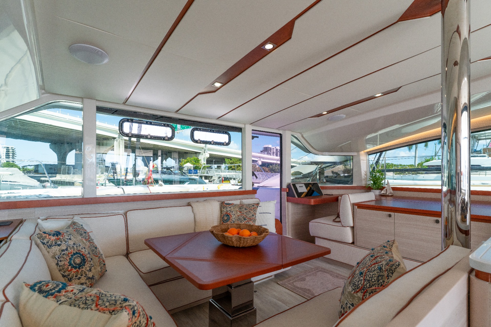 Aquila 50 Sail — salone e cucina III